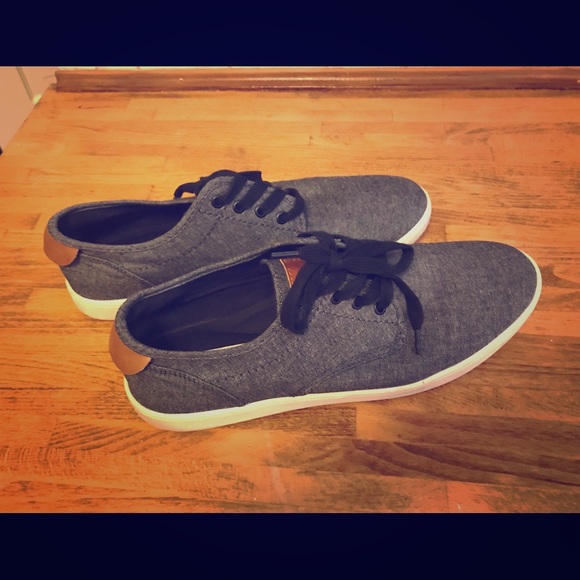 Men’s 9.5 Steve Madden Frias sneaker - Picture 1 of 3